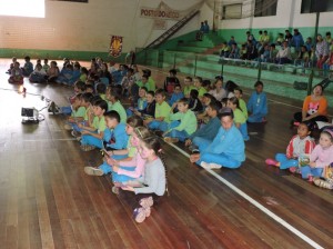 Grupo Selenita apresenta peça teatral na Feira do Livro em Machadinho 02