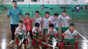 Garotada do futsal de Machadinho emplacou duas classificações na Copa AMUNOR no último sábado