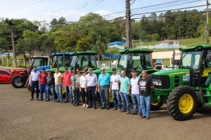 Tratores que compõem a frota agrícola do município recebem novas cabines climatizadas (3)