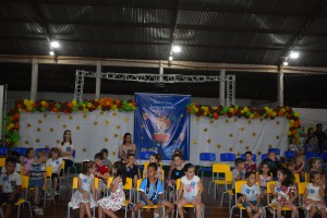 Alunos do projeto Estante Mágica lançam livros em Machadinho 3 - Cópia