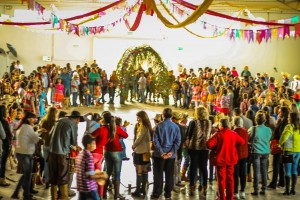 Tradicional festa junina recebe grande número de pessoas no Salão Paroquial em Maximiliano de Almeida 02
