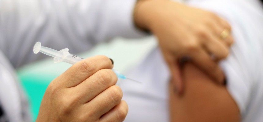 1614251705-RegiAo-recebe-hoje-mais-de-mil-doses-de-vacina-contra-o-CoronavArus