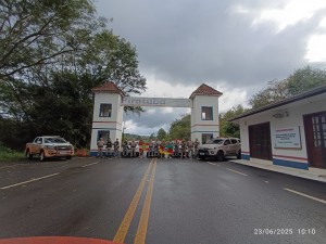 b 4